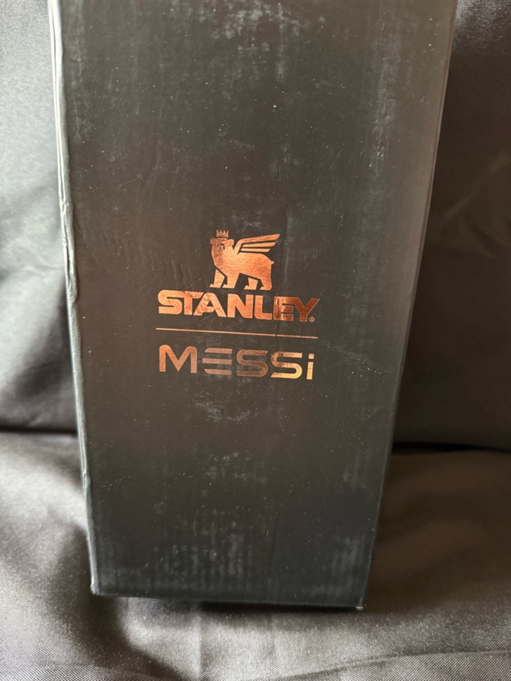 New Stanley 40oz Black and Gold Special MESSI Edition Tumbler with Flip Top - Picture 8 of 11